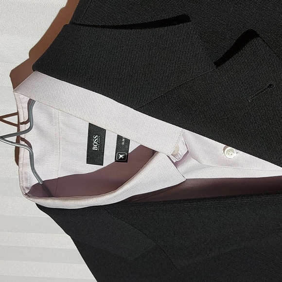 HUGO BOSS THREE BUTTON BLAZER! - Picture 3 of 11